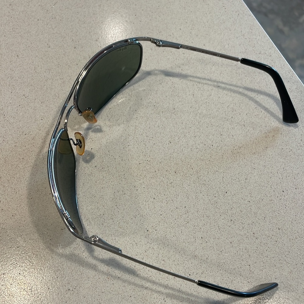 Ray Ban sunglasses with case - Picture 2 of 3